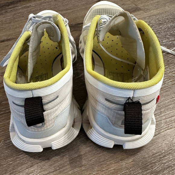 On running shoes - Picture 4 of 11